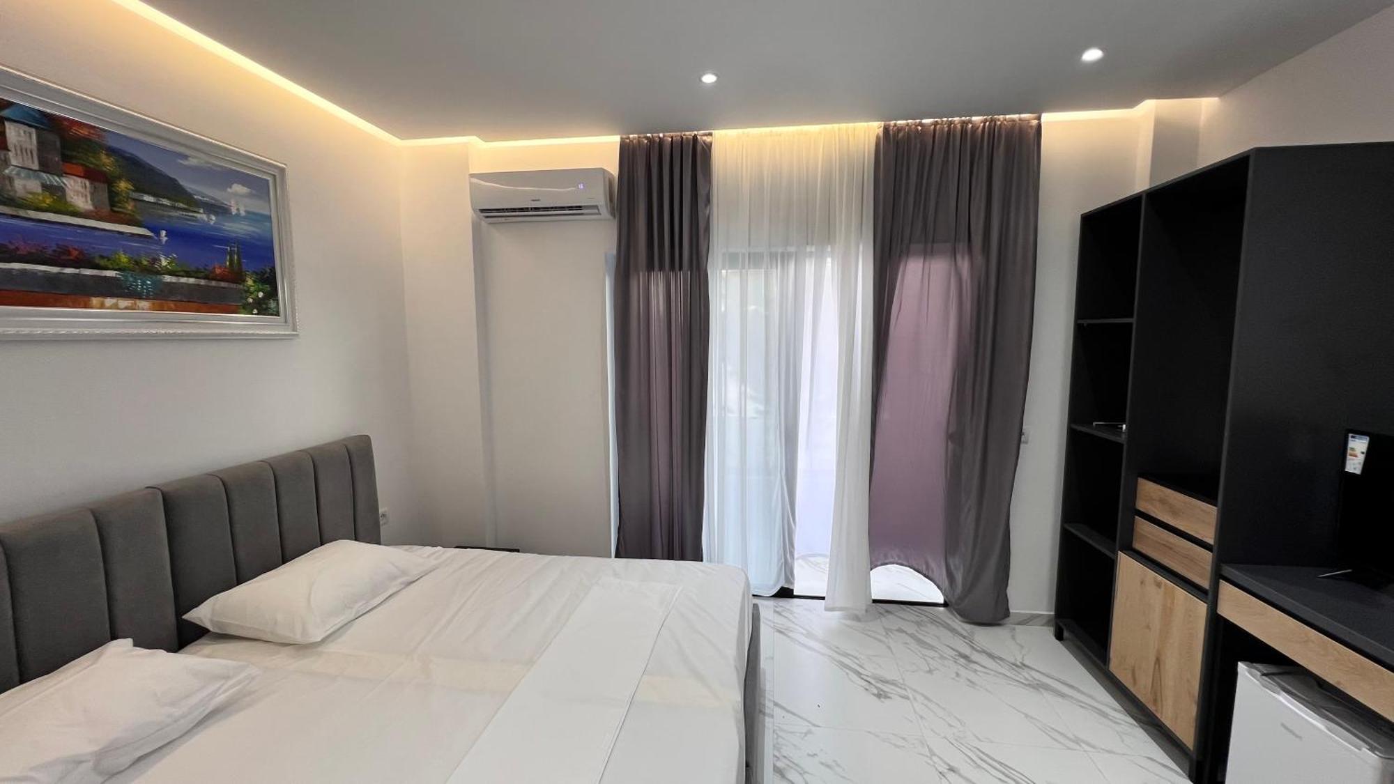 Lezet Hotel Sarande Exterior photo